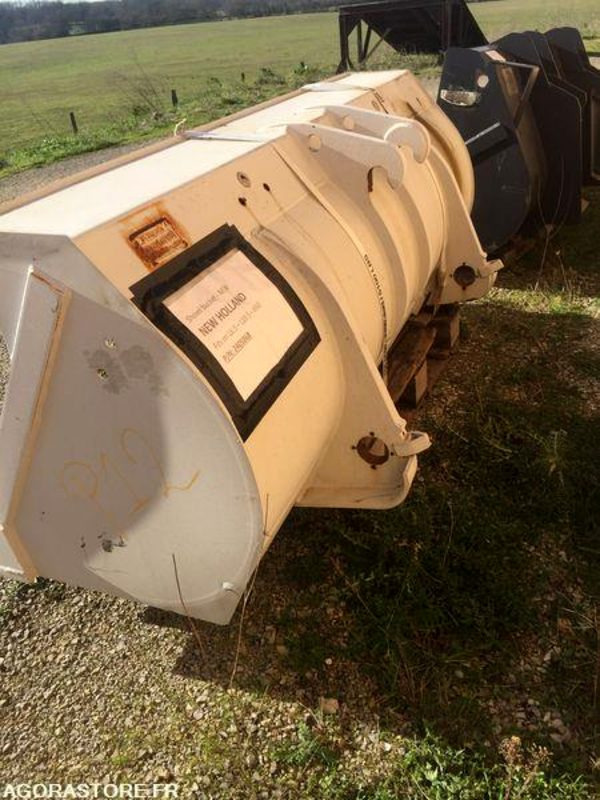 Godet neuf de chargeuse 2000mm New Holland W50, W60, W70, W80 - Godet pour chargeur: photos 4 Godet neuf de chargeuse 2000mm New Holland W50, W60, W70, W80 - Godet pour chargeur: photos 4