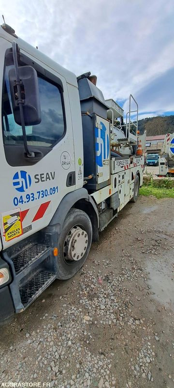 HYDROCUREUR RIVARD RENAULT 2006 CK577XS (VENTE UNIQUEMENT EXPORT) - Camion hydrocureur: photos 5 HYDROCUREUR RIVARD RENAULT 2006 CK577XS (VENTE UNIQUEMENT EXPORT) - Camion hydrocureur: photos 5