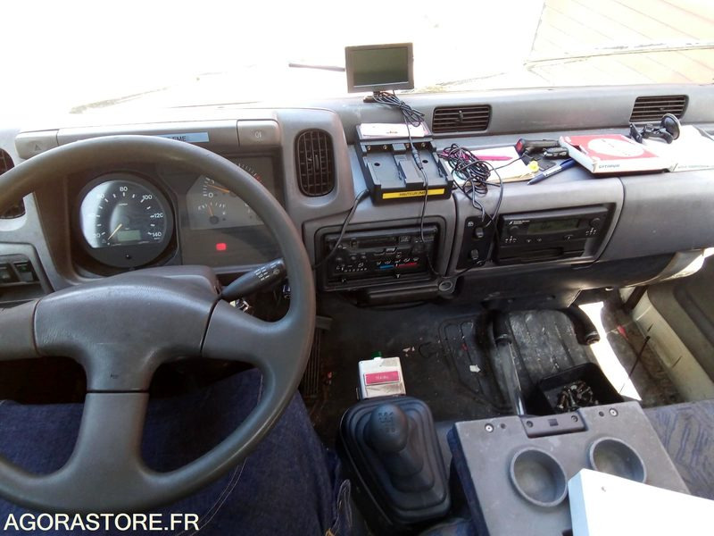 Hydrocureur Nissan cabstar année 2000 405300 kms - Camion hydrocureur: photos 4 Hydrocureur Nissan cabstar année 2000 405300 kms - Camion hydrocureur: photos 4