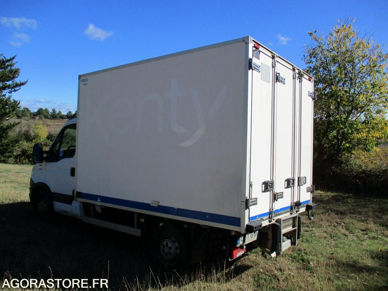 IVECO 35S13 de 2013 chassis cabine frigorifique idéal pour modifié en benne - Utilitaire frigorifique: photos 3 IVECO 35S13 de 2013 chassis cabine frigorifique idéal pour modifié en benne - Utilitaire frigorifique: photos 3