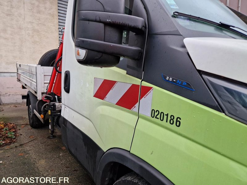 IVECO 35S14N BENNE BASCULANTE + GRUE - 2021 / 45910 KM (GA548QX) - Utilitaire benne: photos 2 IVECO 35S14N BENNE BASCULANTE + GRUE - 2021 / 45910 KM (GA548QX) - Utilitaire benne: photos 2