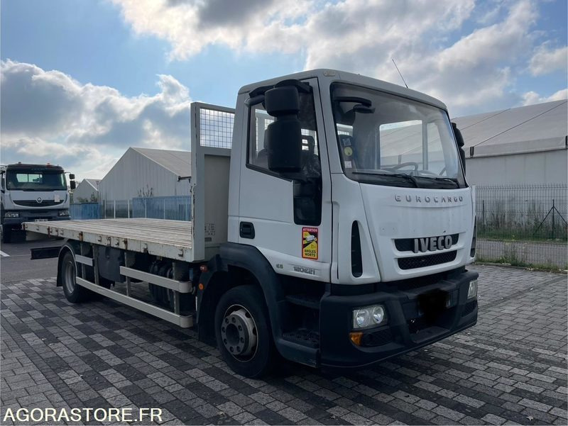IVECO EUROCARGO PLATEAU - 2015 - 295 000KM - Camion plateau: photos 1 IVECO EUROCARGO PLATEAU - 2015 - 295 000KM - Camion plateau: photos 1
