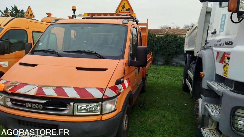 Iveco 35S12 - 2006 - 317864kms - 598BRV31 - Utilitaire benne: photos 1 Iveco 35S12 - 2006 - 317864kms - 598BRV31 - Utilitaire benne: photos 1