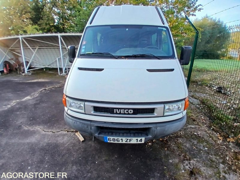 Iveco Daily – Diesel – 2004-172 288 KM - Fourgon utilitaire: photos 1 Iveco Daily – Diesel – 2004-172 288 KM - Fourgon utilitaire: photos 1