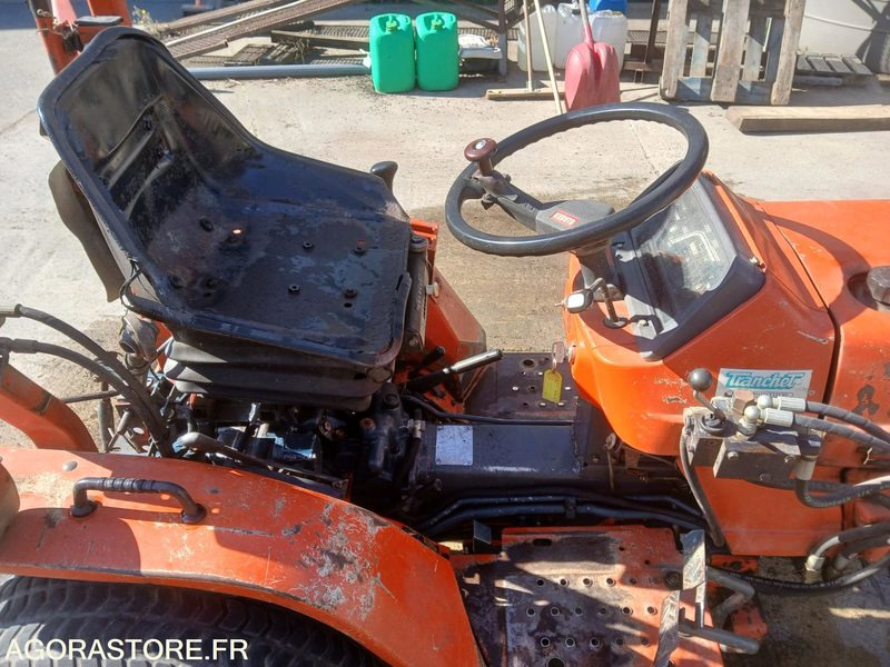 KUBOTA 1750D 4677 h 1990 - Tracteur agricole: photos 3 KUBOTA 1750D 4677 h 1990 - Tracteur agricole: photos 3
