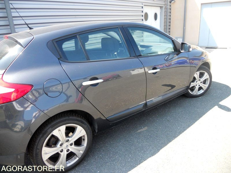 LOT 7 SLT - RENAULT MEGANE - Voiture: photos 2 LOT 7 SLT - RENAULT MEGANE - Voiture: photos 2