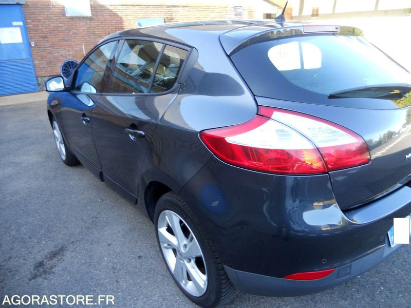 LOT 8 SLT - RENAULT MEGANE - Voiture: photos 4 LOT 8 SLT - RENAULT MEGANE - Voiture: photos 4