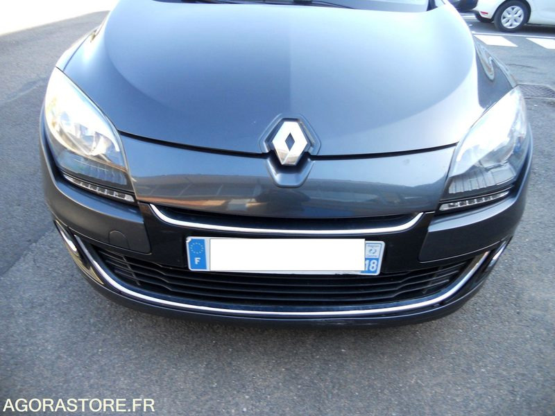 LOT 8 SLT - RENAULT MEGANE - Voiture: photos 1 LOT 8 SLT - RENAULT MEGANE - Voiture: photos 1