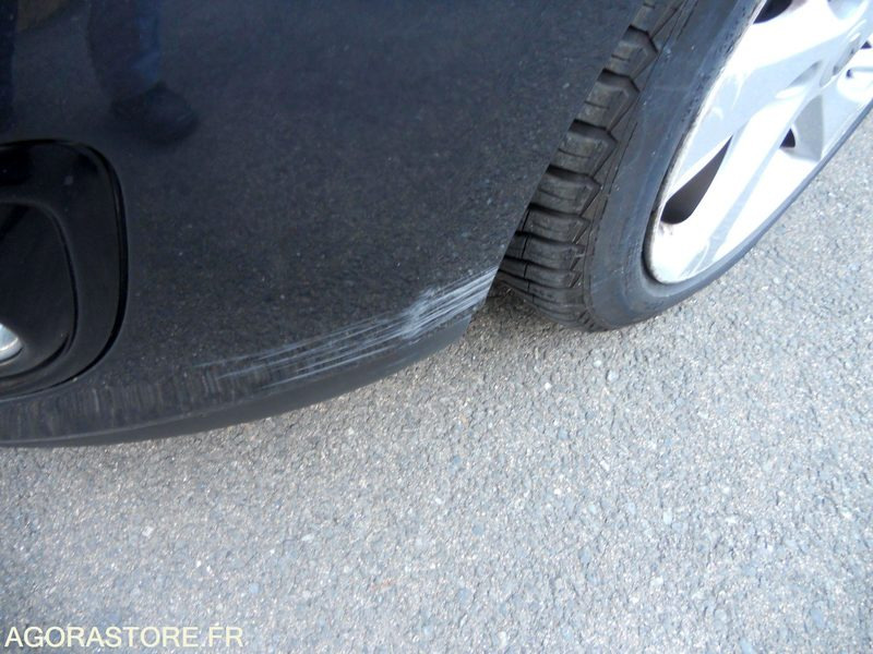 LOT 8 SLT - RENAULT MEGANE - Voiture: photos 3 LOT 8 SLT - RENAULT MEGANE - Voiture: photos 3