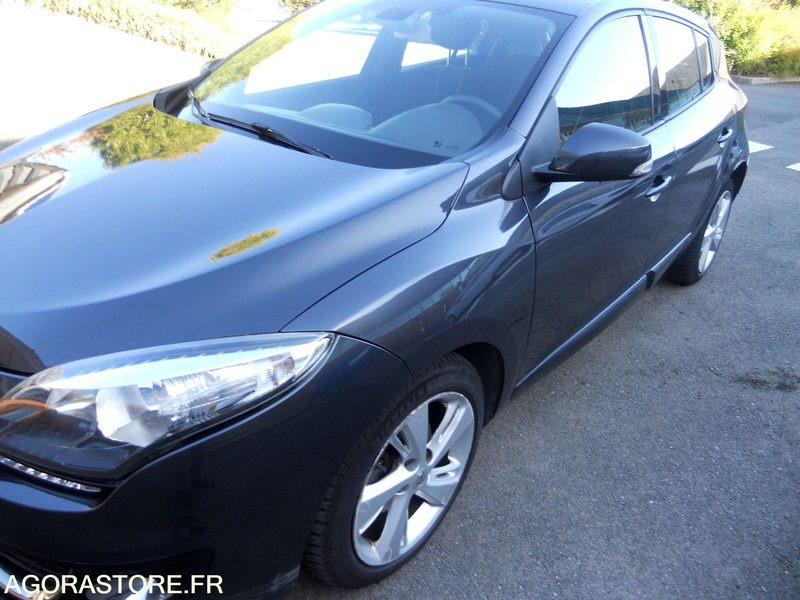 LOT 8 SLT - RENAULT MEGANE - Voiture: photos 2 LOT 8 SLT - RENAULT MEGANE - Voiture: photos 2