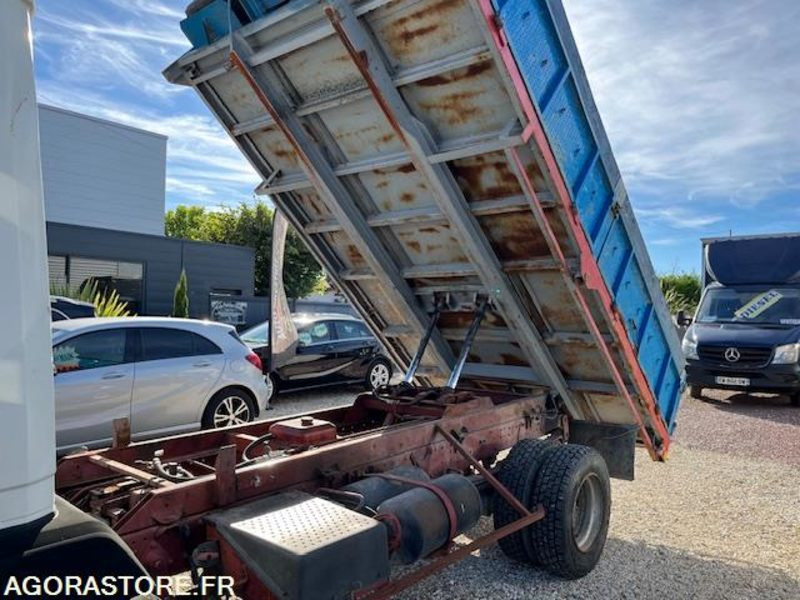 MERCEDES 809 D BENNE 7T5 - 1990 - 186 490km NOMBREUX TRAVAUX EFFECTUES/FACTURES - Utilitaire benne: photos 5 MERCEDES 809 D BENNE 7T5 - 1990 - 186 490km NOMBREUX TRAVAUX EFFECTUES/FACTURES - Utilitaire benne: photos 5
