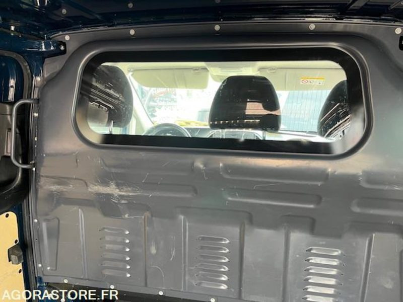 MERCEDES VITO FOURGON 116 CDI LONG 7G-TRONIC 3 PLACES - 2017 - Fourgon utilitaire: photos 3 MERCEDES VITO FOURGON 116 CDI LONG 7G-TRONIC 3 PLACES - 2017 - Fourgon utilitaire: photos 3