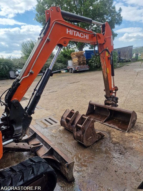 MINI PELLE HYDRAULIQUE HITACHI ZX26U-5A 2020 - 3 400heures - TRES BON ETAT - Mini pelle: photos 2 MINI PELLE HYDRAULIQUE HITACHI ZX26U-5A 2020 - 3 400heures - TRES BON ETAT - Mini pelle: photos 2