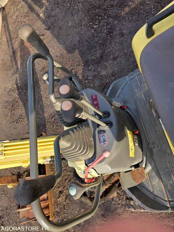 MINI-PELLE YANMAR VIO 10 - 2004 - 1952 HEURES - Mini pelle: photos 5 MINI-PELLE YANMAR VIO 10 - 2004 - 1952 HEURES - Mini pelle: photos 5