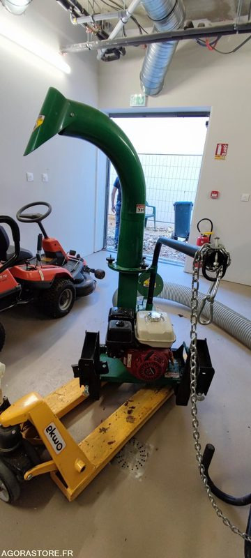Aspirateur de voirie - Machine agricole: photos 3 Aspirateur de voirie - Machine agricole: photos 3