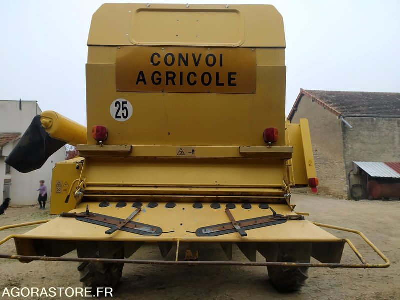 MOISSONNEUSE BATTEUSE NEW HOLLAND - 1997 - MOTEUR 4140H ET BATTEUR 5260H - Machine agricole: photos 3 MOISSONNEUSE BATTEUSE NEW HOLLAND - 1997 - MOTEUR 4140H ET BATTEUR 5260H - Machine agricole: photos 3