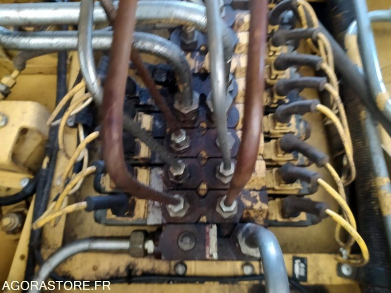 MOISSONNEUSE BATTEUSE NEW HOLLAND - 1997 - MOTEUR 4140H ET BATTEUR 5260H - Machine agricole: photos 5 MOISSONNEUSE BATTEUSE NEW HOLLAND - 1997 - MOTEUR 4140H ET BATTEUR 5260H - Machine agricole: photos 5