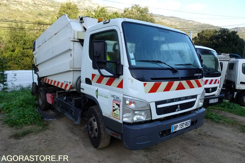 Mitsubishi Fuso - Benne à ordures ménagères: photos 1 Mitsubishi Fuso - Benne à ordures ménagères: photos 1