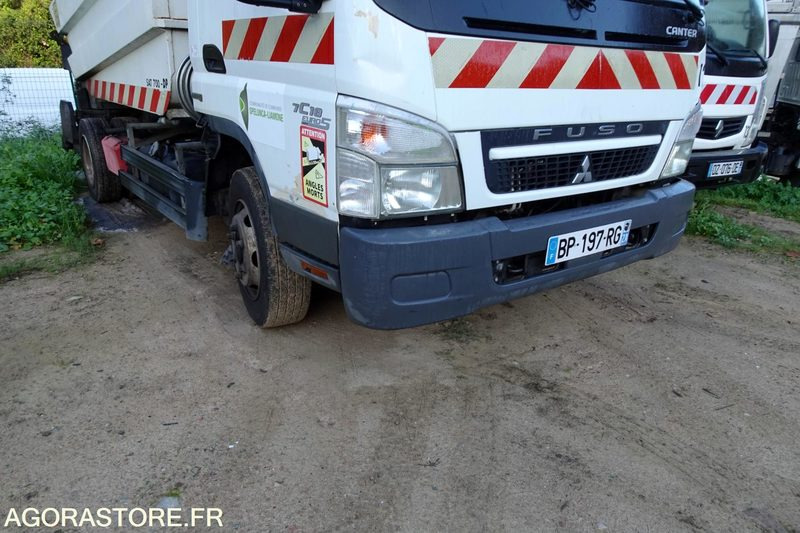 Mitsubishi Fuso - Benne à ordures ménagères: photos 2 Mitsubishi Fuso - Benne à ordures ménagères: photos 2