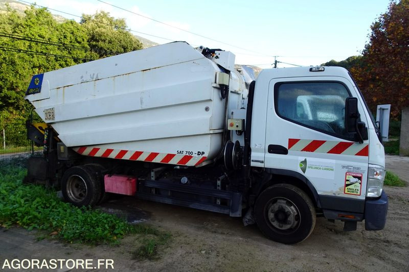 Mitsubishi Fuso - Benne à ordures ménagères: photos 5 Mitsubishi Fuso - Benne à ordures ménagères: photos 5