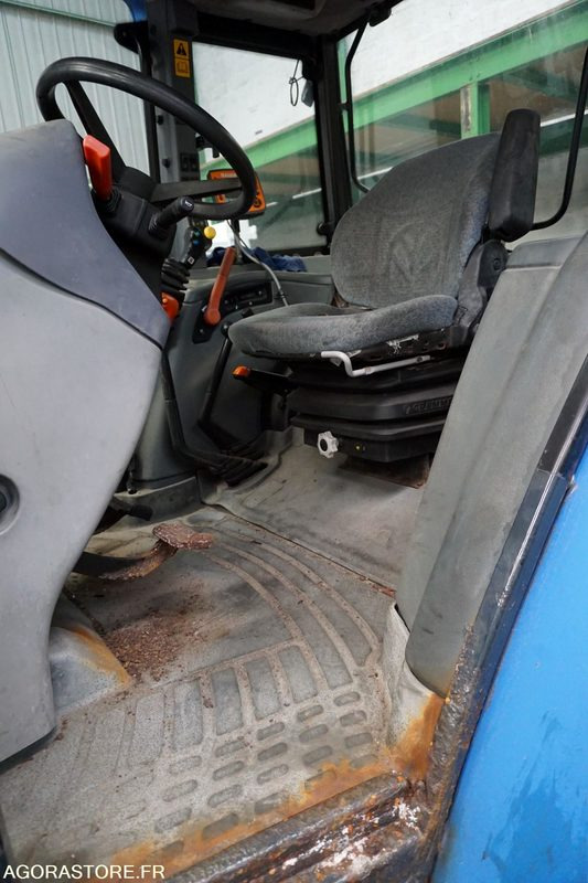 NEW HOLLAND - Tracteur agricole: photos 3 NEW HOLLAND - Tracteur agricole: photos 3