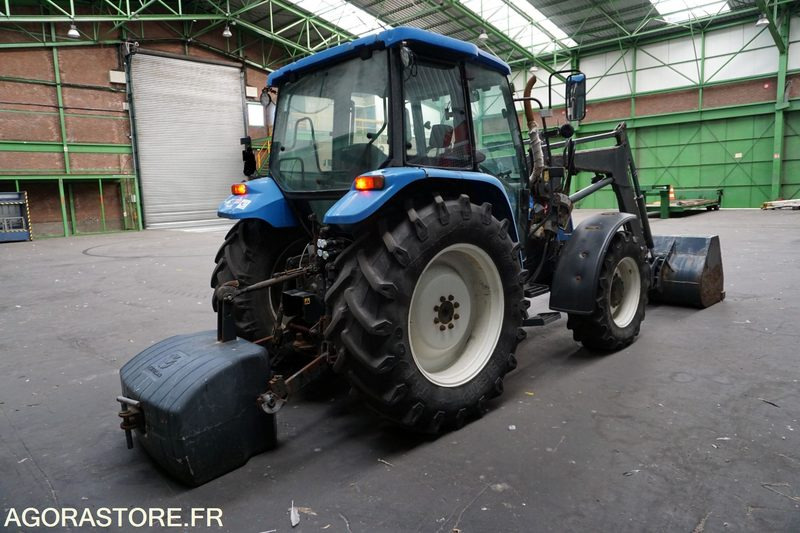 NEW HOLLAND - Tracteur agricole: photos 2 NEW HOLLAND - Tracteur agricole: photos 2