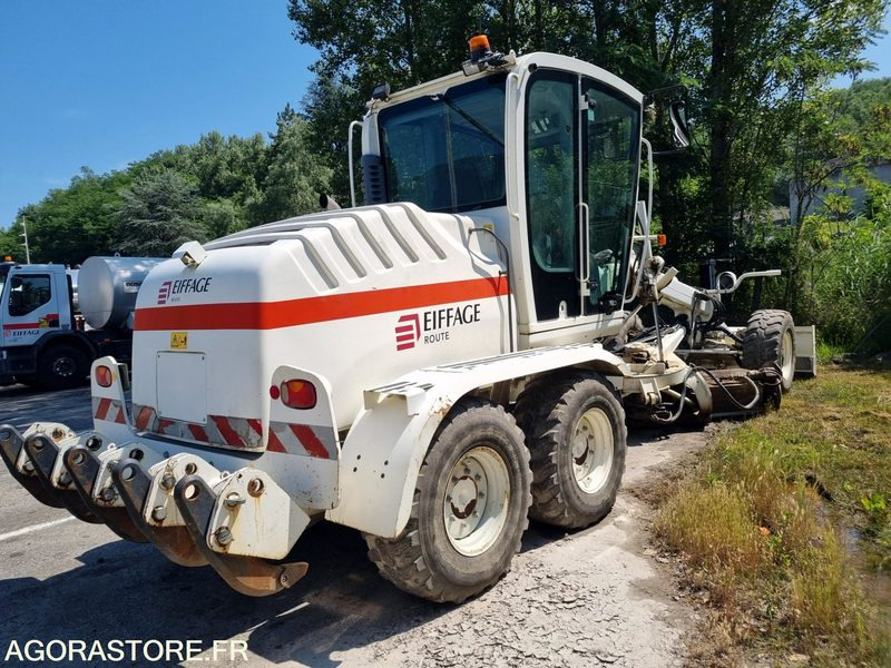 NIVELEUSE - NEW HOLLAND F106.7 - 2014 / 6195 Heures (M47110) - Niveleuse: photos 4 NIVELEUSE - NEW HOLLAND F106.7 - 2014 / 6195 Heures (M47110) - Niveleuse: photos 4