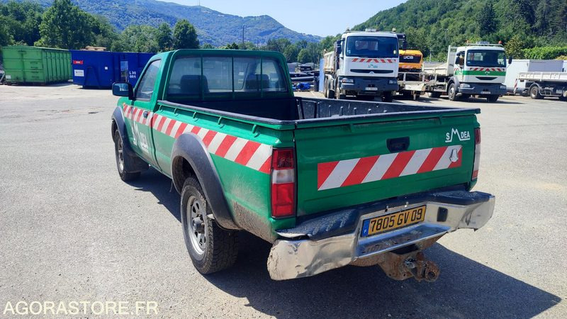 Nissan Pick-up - Utilitaire benne: photos 4 Nissan Pick-up - Utilitaire benne: photos 4