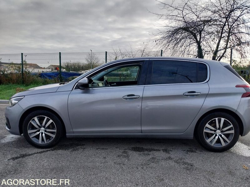 PEUGEOT 308 phase II - 110ch - 2019 - 172160km - ESSENCE - Voiture: photos 4 PEUGEOT 308 phase II - 110ch - 2019 - 172160km - ESSENCE - Voiture: photos 4