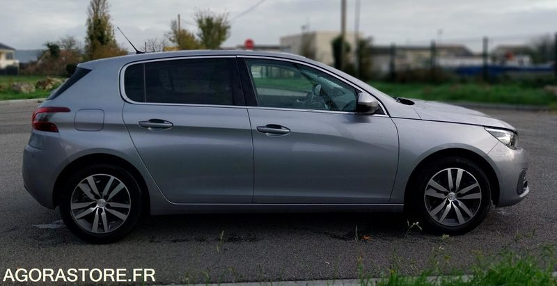 PEUGEOT 308 phase II - 110ch - 2019 - 88946km - ESSENCE - Voiture: photos 4 PEUGEOT 308 phase II - 110ch - 2019 - 88946km - ESSENCE - Voiture: photos 4