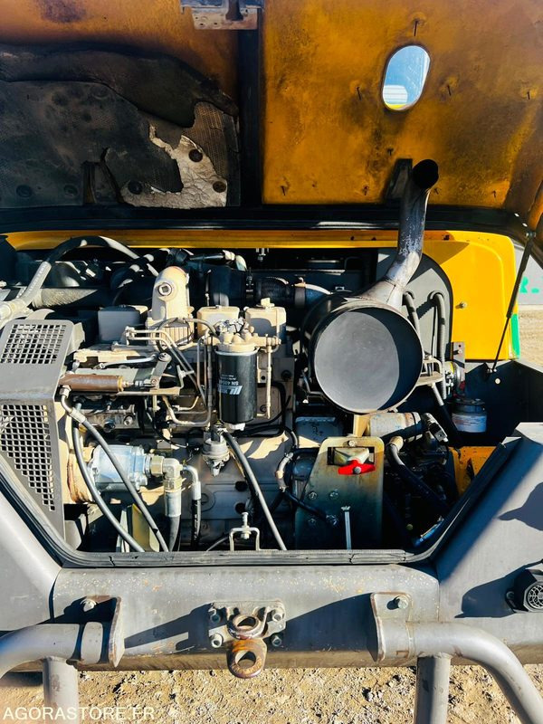 Pelle Mecalac 12MXT - 2004 - 4523 HEURES - Pelle: photos 5 Pelle Mecalac 12MXT - 2004 - 4523 HEURES - Pelle: photos 5