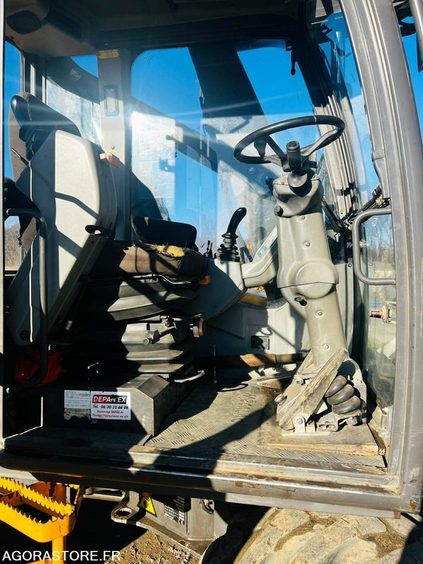 Pelle Mecalac 12MXT - 2004 - 4523 HEURES - Pelle: photos 3 Pelle Mecalac 12MXT - 2004 - 4523 HEURES - Pelle: photos 3