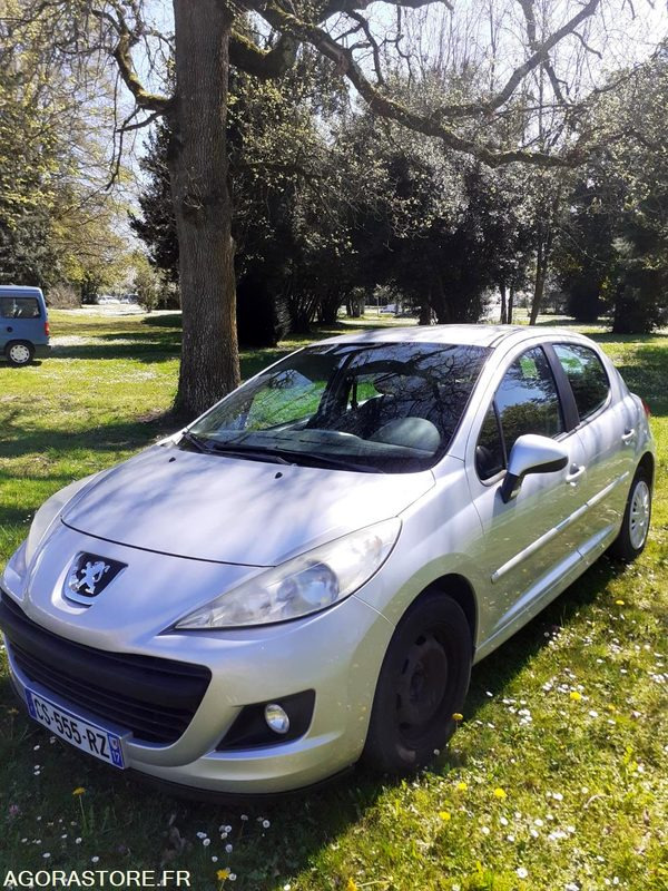 Peugeot 207 1.4 hdi 70 cv - Voiture: photos 2 Peugeot 207 1.4 hdi 70 cv - Voiture: photos 2