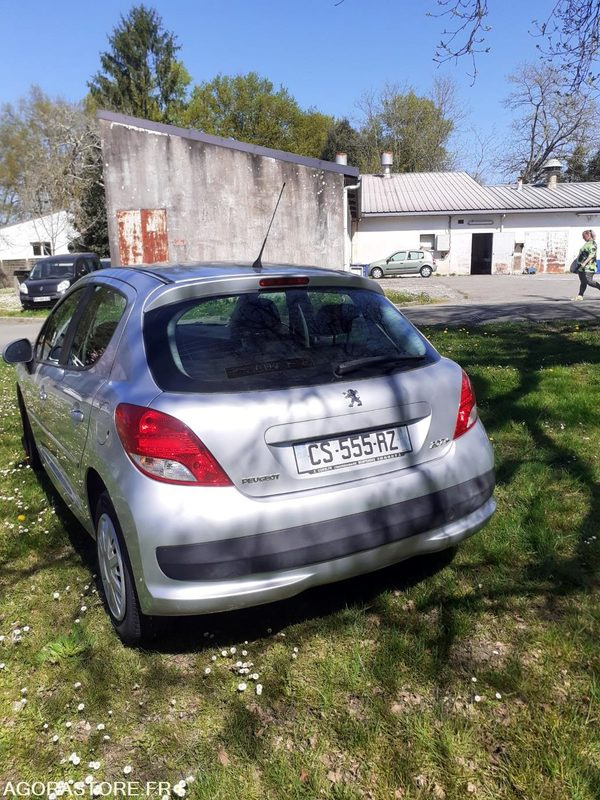 Peugeot 207 1.4 hdi 70 cv - Voiture: photos 3 Peugeot 207 1.4 hdi 70 cv - Voiture: photos 3