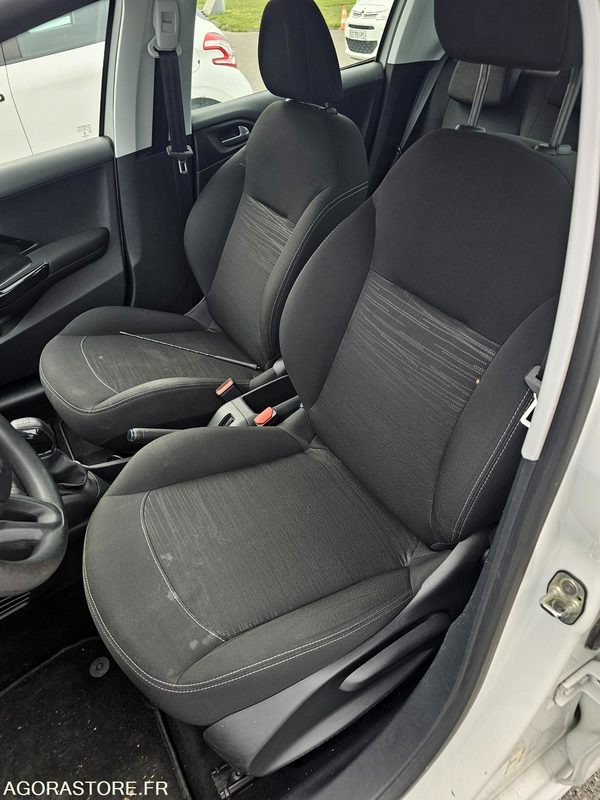 Voiture Peugeot 208 - 2014 - 134673km - DH425TX: photos 9