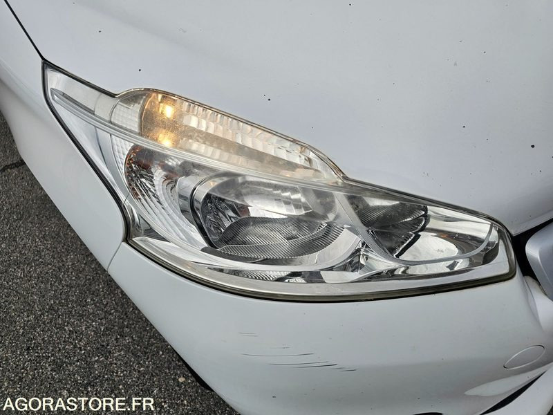 Voiture Peugeot 208 - 2014 - 134673km - DH425TX: photos 20