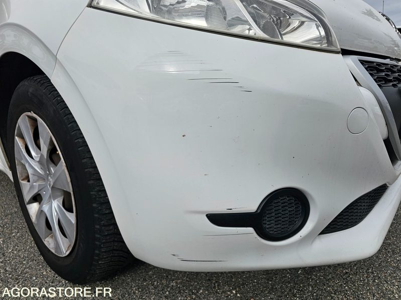 Voiture Peugeot 208 - 2014 - 134673km - DH425TX: photos 16