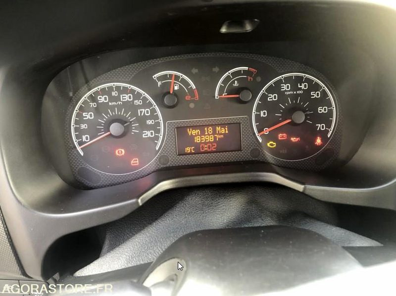 Peugeot BIPPER diesel de 2014 (réf. interne 4253) - Fourgonnette: photos 4 Peugeot BIPPER diesel de 2014 (réf. interne 4253) - Fourgonnette: photos 4