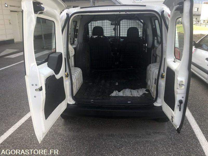 Peugeot BIPPER diesel de 2014 (réf. interne 4253) - Fourgonnette: photos 5 Peugeot BIPPER diesel de 2014 (réf. interne 4253) - Fourgonnette: photos 5