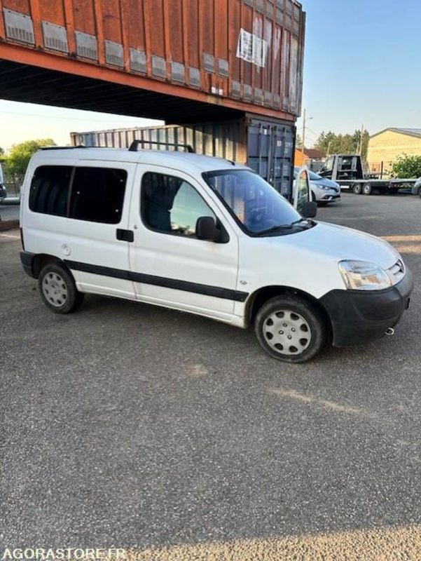 Peugeot Partner Combispace - 2004 - 166 875km - PRIX TTC - Fourgonnette: photos 1 Peugeot Partner Combispace - 2004 - 166 875km - PRIX TTC - Fourgonnette: photos 1