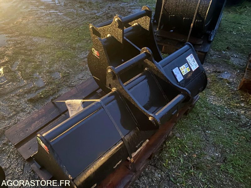 Godet Curage 1200mm S40 NEUF - Pièces de rechange pour Engins de chantier: photos 2 Godet Curage 1200mm S40 NEUF - Pièces de rechange pour Engins de chantier: photos 2