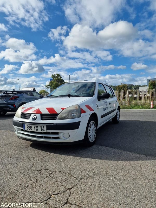 RENAULT CLIO 2 - LOT N°2 - Voiture: photos 1 RENAULT CLIO 2 - LOT N°2 - Voiture: photos 1