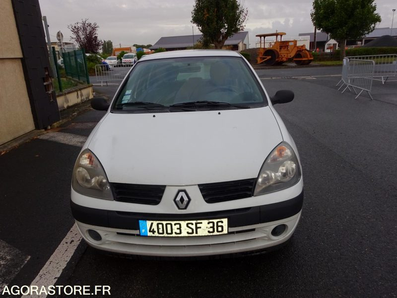 RENAULT CLIO - 2005 - 169150KM - Voiture: photos 1 RENAULT CLIO - 2005 - 169150KM - Voiture: photos 1