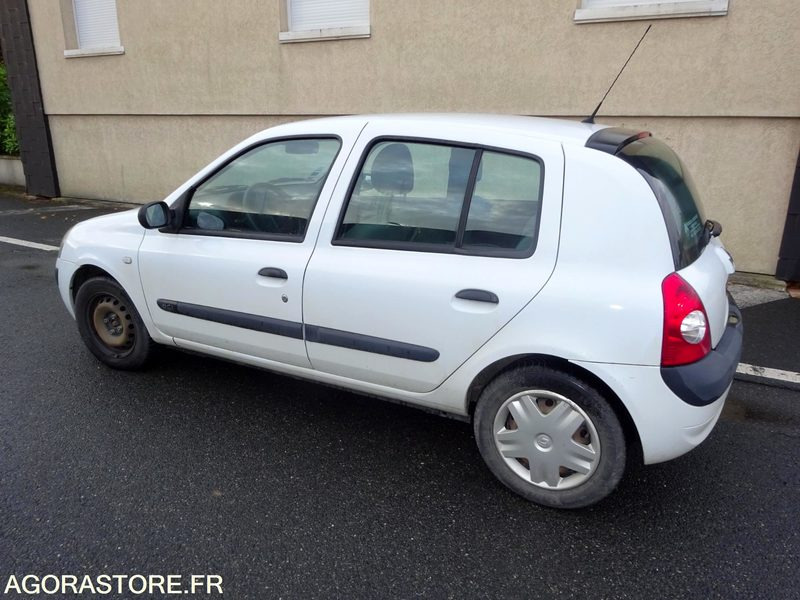 RENAULT CLIO - 2005 - 169150KM - Voiture: photos 3 RENAULT CLIO - 2005 - 169150KM - Voiture: photos 3
