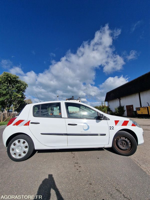 RENAULT CLIO 3 - LOT N°1 - Voiture: photos 5 RENAULT CLIO 3 - LOT N°1 - Voiture: photos 5