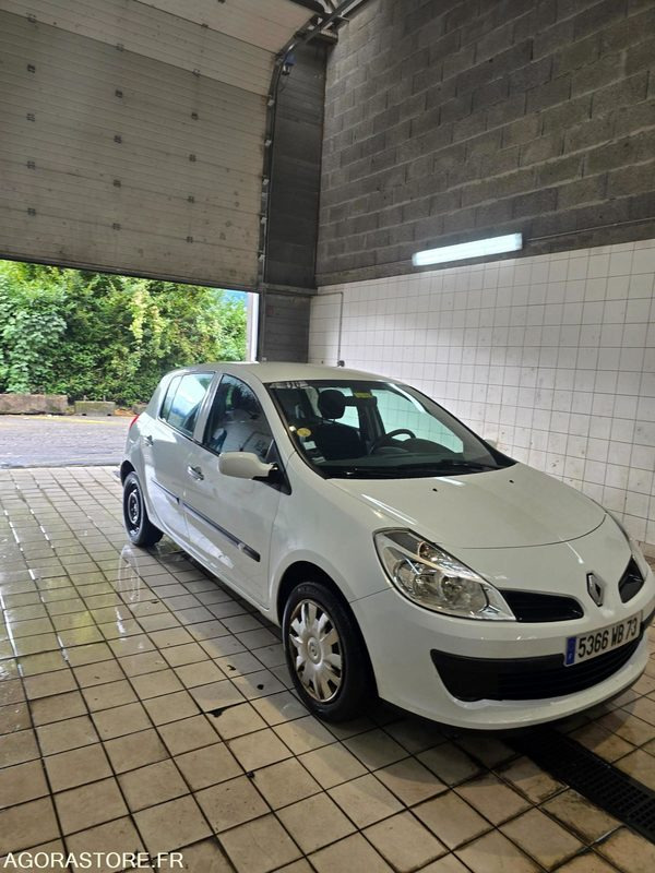 RENAULT CLIO - Voiture: photos 3 RENAULT CLIO - Voiture: photos 3