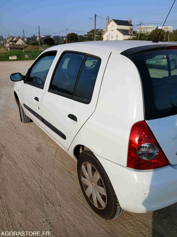 RENAULT CLIO II 1.5 DCI DE 2008 - Voiture: photos 4 RENAULT CLIO II 1.5 DCI DE 2008 - Voiture: photos 4