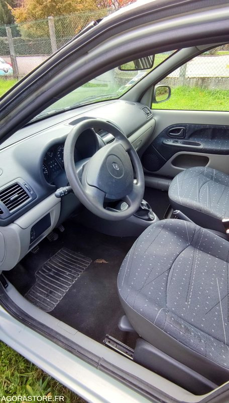 RENAULT CLIO II - Voiture: photos 5 RENAULT CLIO II - Voiture: photos 5