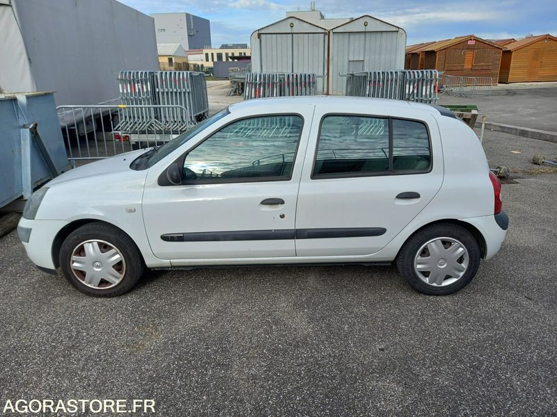 RENAULT CLIO PHASE 2-1.2 I 60CV-2005-ESSENCE-122 018 KMS-5 PORTES-ROULANTE-CT OK - Voiture: photos 5 RENAULT CLIO PHASE 2-1.2 I 60CV-2005-ESSENCE-122 018 KMS-5 PORTES-ROULANTE-CT OK - Voiture: photos 5