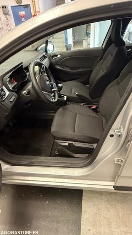 RENAULT CLIO V Diesel - 35000km - 2019 - Voiture: photos 4 RENAULT CLIO V Diesel - 35000km - 2019 - Voiture: photos 4